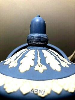 Wedgwood Jasperware Bleu Couvert Vase Urne Melpomène Et Afficher Les Détails Erato