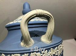 Wedgwood Jasperware Bleu Couvert Vase Urne Melpomène Et Erato (40) Nos Nouveaux