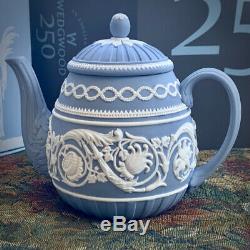 Wedgwood Jasperware Bleu Et Blanc Relief 250e Anniversaire Tea Pot