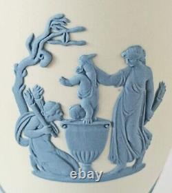 Wedgwood Jasperware Bleu Sur Vase Blanc Pied De Pied