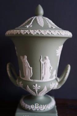 Wedgwood Jasperware Couleur Crème Sur Vase Vert 12 Hauteur