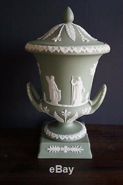 Wedgwood Jasperware Couleur Crème Sur Vase Vert 12 Hauteur