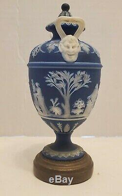 Wedgwood Jasperware Dip Vase Et Couverture