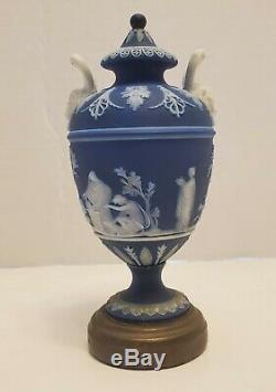 Wedgwood Jasperware Dip Vase Et Couverture