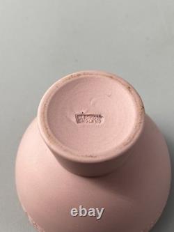 Wedgwood Jasperware Jasper rare lot de quatre bols à saké ou tasses rose, vert, etc.