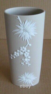 Wedgwood Jasperware Light Taupe Marron Vase Tubulaire Ovale