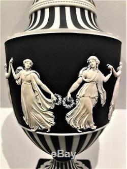 Wedgwood Jasperware Noir Heures De Danse / Moteur Vase Sur Colonne Tournant C. 1955