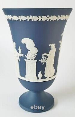 Wedgwood Jasperware Portland Blue Pied Vase 7 1/2 Pouce