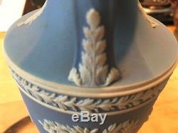 Wedgwood Jasperware Rare Poignées De Trophées De Vase À 8 Urnes Bleu Pâle, Avant 1890 Nice