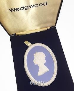 Wedgwood Jasperware Reine Elizabeth II Royale Plaque De Mariage En Argent (plaque # 1)
