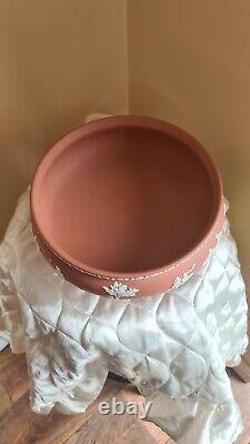 Wedgwood Jasperware Terracotta Pedestal Bowl / Fruit Bowl. État De La Menthe Rare