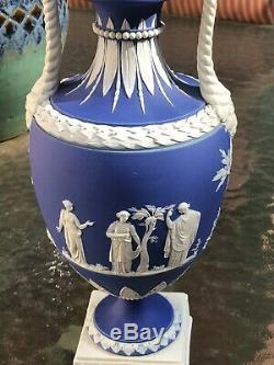 Wedgwood Jasperware Trophy Vase Vers 1820 Tres Rare Blanc Base Lion Dragon Perle