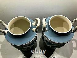 Wedgwood Jasperware Urne Bleue (paire) Urnes Datée 1931 Muses Éblouissantes 10 X 5