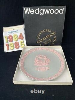 Wedgwood Jasperware Valentine Assiettes Rose Sur Gris Avec Boîte