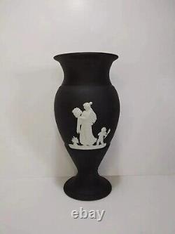 Wedgwood Jasperware Vase À Pied Classique Large Noir Et Blanc