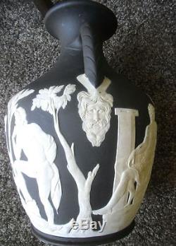 Wedgwood Jasperware Vase Antique Noir Fin 1800's 10 1/2 High
