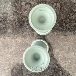 Wedgwood Jasperware bleu canard et vert sauge : vase, boîte à bijoux, assiette et pot avec couvercle, 6 pièces