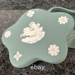 Wedgwood Jasperware bleu canard et vert sauge : vase, boîte à bijoux, assiette et pot avec couvercle, 6 pièces
