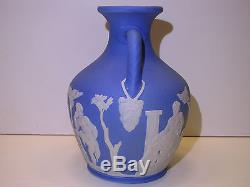 Wedgwood Pâle Bleu Trempette Jasper Ware Portland Vase C. 1840