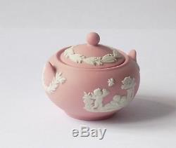 Wedgwood Pink Jasper Ware Miniature De Huit Pièces De Thé Pour Un. Service À Thé Avec Plateau