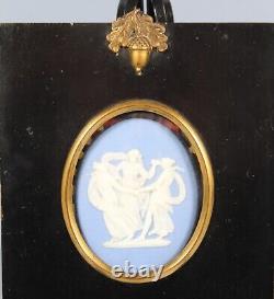 Wedgwood, Plaque ronde en jaspe bleu de l'époque victorienne, Trois Grâces, encadrée