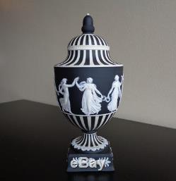 Wedgwood Porcelaine Black Jasperware Danse Urne Vase Signé Art Poterie