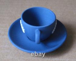 Wedgwood Portland Blue Jasperware Tasse et Soucoupe Miniature MÛRIER RARE