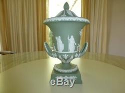 Wedgwood Sage Green Jasperware Urne Vase Vintage De Prestige Unique