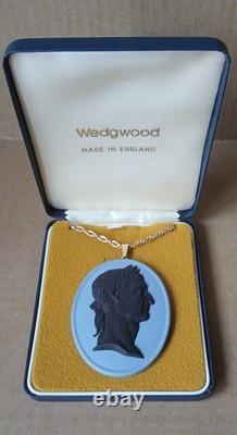 Wedgwood bleu et noir jasper médaillon César collier à chaîne en métal couleur or