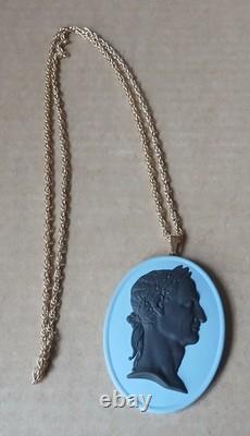 Wedgwood bleu et noir jasper médaillon César collier à chaîne en métal couleur or