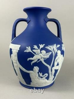 Wedgwood jasperware du XIXe siècle, vase Portland de 25 cm, bonnet phrygien classique