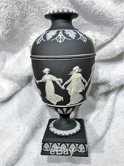 (c. 1894) Wedgwood Black Jasperware Danse Urne 7.5h Nice